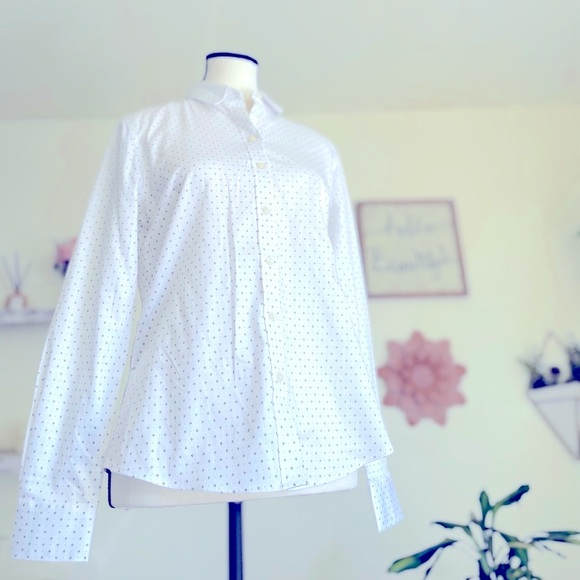 Banana Republic Tops - 13 Banana Republic Women’s White and Black Button Down Shirt size 6 Tailored Fit